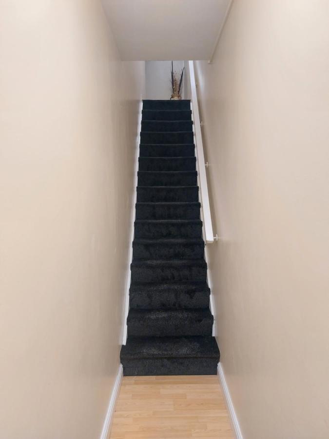 2 Large Bedroom Apartment- Wifi & Parking Fleetwood Ngoại thất bức ảnh
