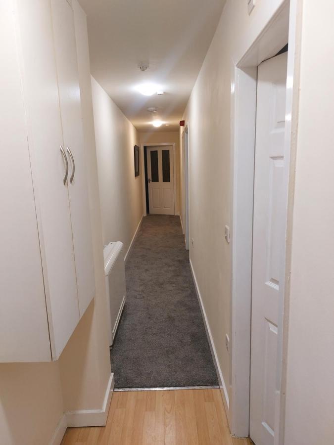 2 Large Bedroom Apartment- Wifi & Parking Fleetwood Ngoại thất bức ảnh
